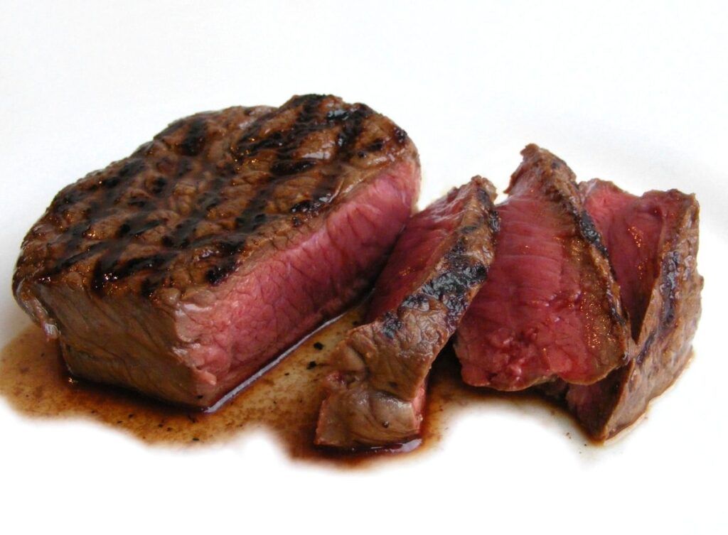 Výtečný steak zvládne při dodržení několika jednoduchých pravidel připravit úplně každý.